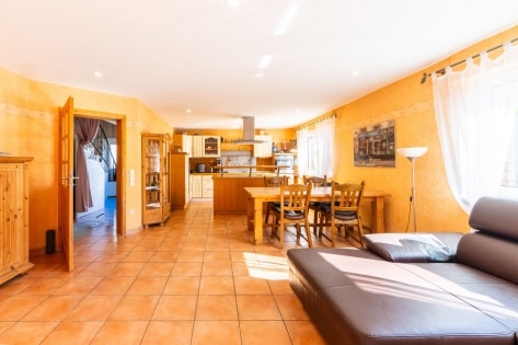 133 m� Familiengl�ck: Einfamilienhaus mit Garten, Hof & Garage