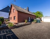 133 m� Familiengl�ck: Einfamilienhaus mit Garten, Hof & Garage