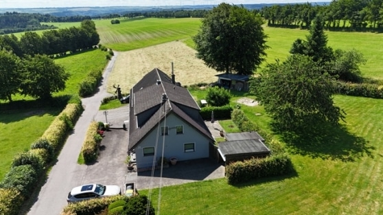 2-Familienhaus mit Einliegerwohnung mit unverbaubarem Weitblick