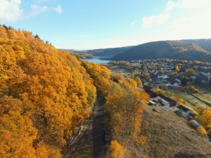 2 sonnige Baugrundst�cke (insgesamt 2070 m�) in exponierter S�dhang-Waldrandlage direkt am Rursee