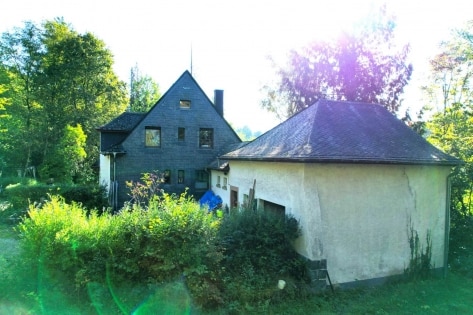 Alleinlage: ruhig gelegenes, freistehendes Haus mit Garage auf groem Grundstck