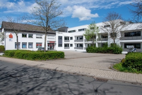 Angeboten wird diese neuwertige Eigentumswohnung in zeitgemer Architektur