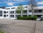 Angeboten wird diese neuwertige Eigentumswohnung in zeitgemer Architektur