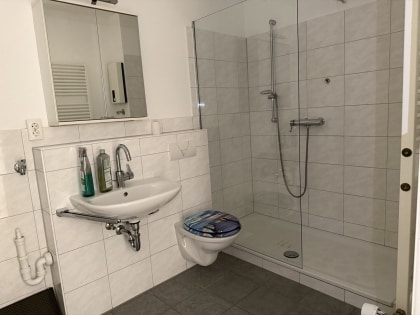Attraktive Eigentumswohnung mit Balkon, Aufzug & Tiefgaragenstellplatz