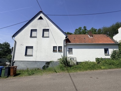 Attraktiver Einstiegspreis in Gladbach: Freistehendes Eigenheim mit gro�em Grundst�ck und vielseitigen Perspektiven