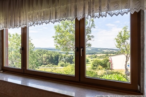 Aussicht in erhhter Lage: Einfamilienhaus mit Einliegerwohnung Nhe Nrburgring