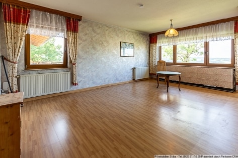 Aussicht in erh�hter Lage: Einfamilienhaus mit Einliegerwohnung N�he N�rburgring