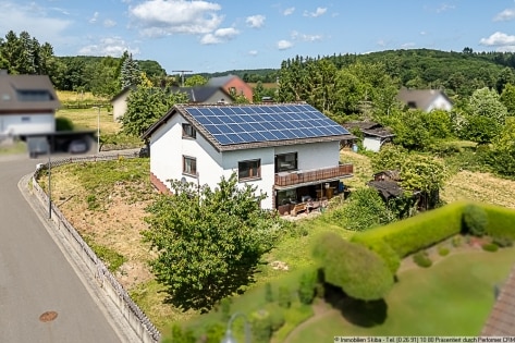 Aussicht ber Adenau im beliebten Wohngebiet: Einfamilienhaus mit Garten und Garage