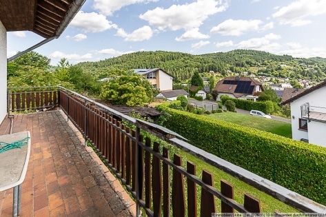 Aussicht ber Adenau im beliebten Wohngebiet: Einfamilienhaus mit Garten und Garage