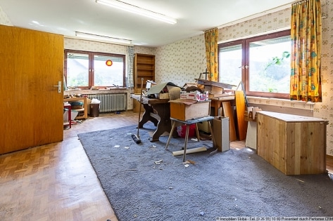 Aussicht ber Adenau im beliebten Wohngebiet: Einfamilienhaus mit Garten und Garage