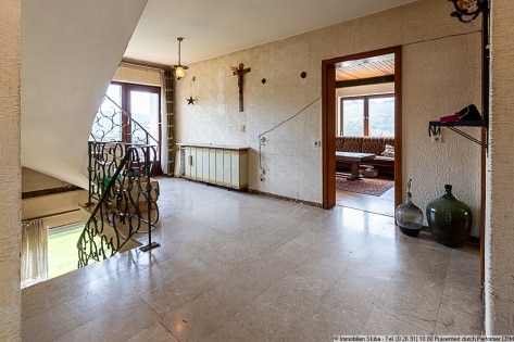 Aussicht ber Adenau im beliebten Wohngebiet: Einfamilienhaus mit Garten und Garage