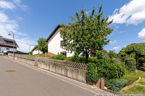 Aussicht ber Adenau im beliebten Wohngebiet: Einfamilienhaus mit Garten und Garage