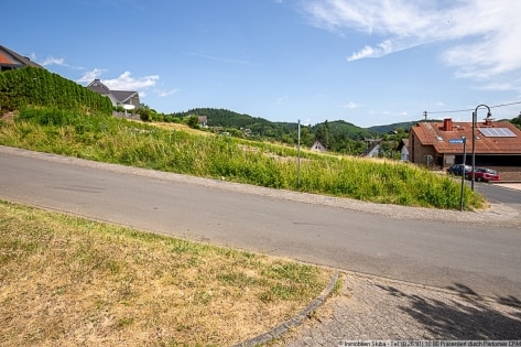 Baugrundstck mit Ausblick ins Grne oberhalb von Adenau