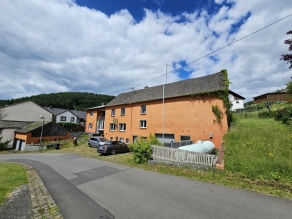 Bed & Breakfast (ehemalige Gastst�tte) mit 4 G�stezimmern, gro�em Saal, Terrasse und 3 Garagen