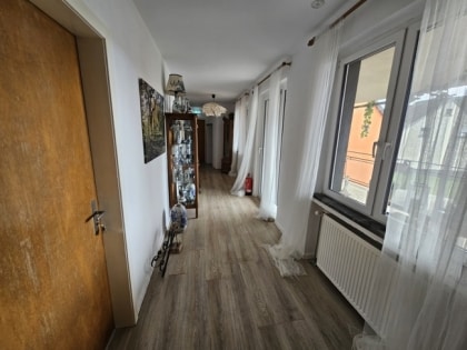 Bed & Breakfast (ehemalige Gastst�tte) mit 4 G�stezimmern, gro�em Saal, Terrasse und 3 Garagen