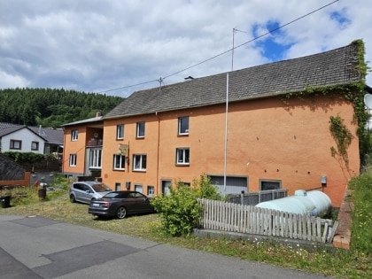 Bed & Breakfast (ehemalige Gastst�tte) mit 4 G�stezimmern, gro�em Saal, Terrasse und 3 Garagen
