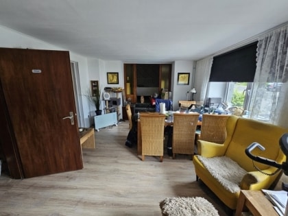 Bed & Breakfast (ehemalige Gastst�tte) mit 4 G�stezimmern, gro�em Saal, Terrasse und 3 Garagen