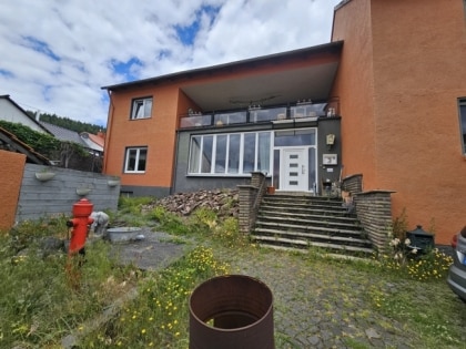 Bed & Breakfast (ehemalige Gastst�tte) mit 4 G�stezimmern, gro�em Saal, Terrasse und 3 Garagen