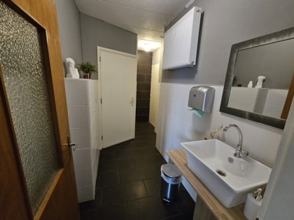 Bed & Breakfast (ehemalige Gastst�tte) mit 4 G�stezimmern, gro�em Saal, Terrasse und 3 Garagen