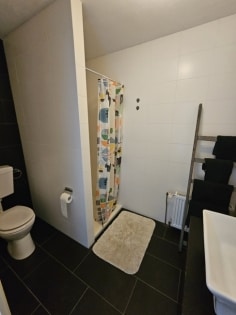 Bed & Breakfast (ehemalige Gastst�tte) mit 4 G�stezimmern, gro�em Saal, Terrasse und 3 Garagen
