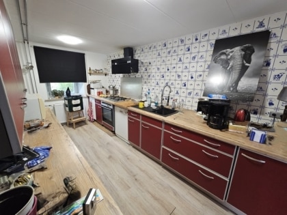 Bed & Breakfast (ehemalige Gastst�tte) mit 4 G�stezimmern, gro�em Saal, Terrasse und 3 Garagen