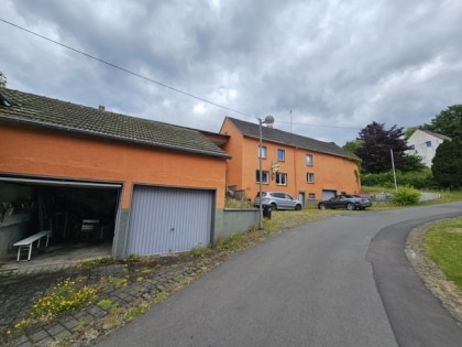 Bed & Breakfast (ehemalige Gastst�tte) mit 4 G�stezimmern, gro�em Saal, Terrasse und 3 Garagen