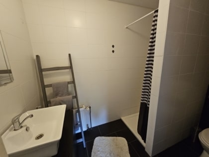 Bed & Breakfast (ehemalige Gastst�tte) mit 4 G�stezimmern, gro�em Saal, Terrasse und 3 Garagen
