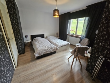 Bed & Breakfast (ehemalige Gastst�tte) mit 4 G�stezimmern, gro�em Saal, Terrasse und 3 Garagen
