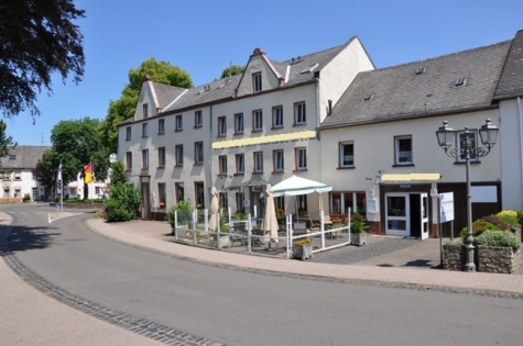 Beliebtes Hotel-Restaurant (33 Betten) in zentraler Lage in der Vulkaneifel (Mietkauf m�glich)