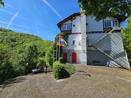 Besondere Immobilie: Das Schweizerhaus in einmalige Alleinlage mit Weitblick