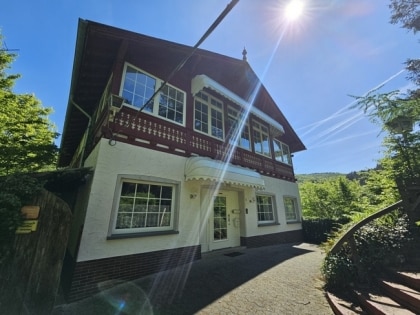 Besondere Immobilie: Das Schweizerhaus in einmalige Alleinlage mit Weitblick