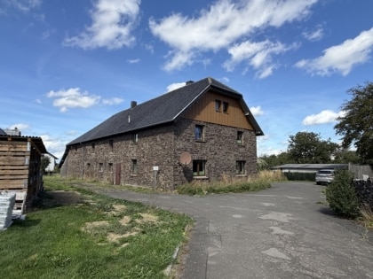 Charmantes Bruchstein-Bauernhaus mit gro�er Scheune direkt am Nationalpark Eifel