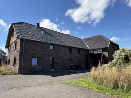 Charmantes Bruchstein-Bauernhaus mit gro�er Scheune direkt am Nationalpark Eifel