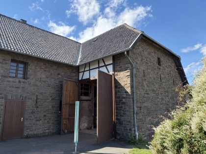 Charmantes Bruchstein-Bauernhaus mit gro�er Scheune direkt am Nationalpark Eifel