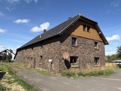 Charmantes Bruchstein-Bauernhaus mit gro�er Scheune direkt am Nationalpark Eifel