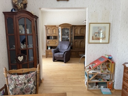 Charmantes Einfamilienhaus mit zwei Garagen und traumhaftem Blick auf die Weinberge