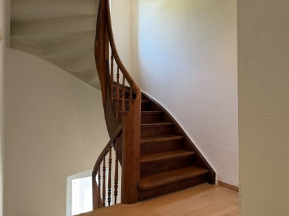 Charmantes Einfamilienhaus mit zwei Garagen und traumhaftem Blick auf die Weinberge