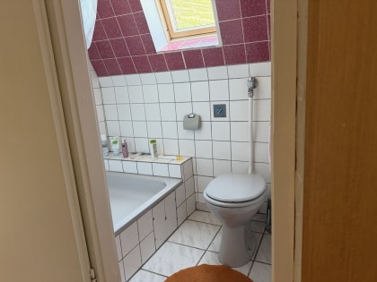 Charmantes Einfamilienhaus mit zwei Garagen und traumhaftem Blick auf die Weinberge