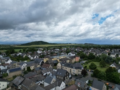 Charmantes Wohnhaus mit viel Platz und kleinem Garten in zentraler Lage von Ochtendung