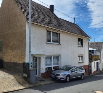 Charmantes, freistehendes Einfamilienhaus mit Einliegerwohnung und Wintergarten - vielseitig nutzbar in ruhiger Lage