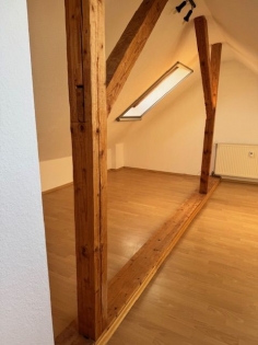 Dachgeschosswohnung mit ausgebautem Spitzboden, Balkon und Stellplatz in Mlheim-Krlich