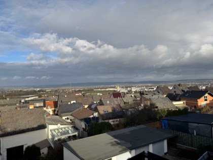 Dachgeschosswohnung mit ausgebautem Spitzboden, Balkon und Stellplatz in Mlheim-Krlich