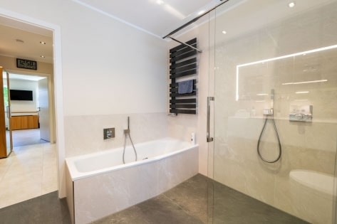 Design, Komfort und Energieeffizienz in perfekter Harmonie - Doppelhaush�lfte in Grafschaft-B�lingen