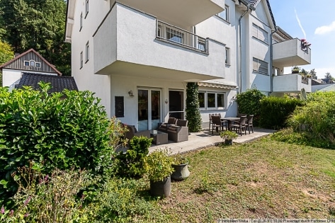 Ebenerdige Eigentumswohnung mit Garten und Garage in zentrumsnaher Lage von Adenau