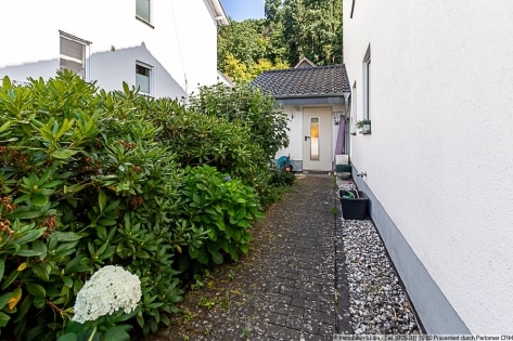 Ebenerdige Eigentumswohnung mit Garten und Garage in zentrumsnaher Lage von Adenau