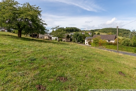 Eck-Baugrundstck mit Blick in die Eifel-Wlder: Leben in Wimbach bei Adenau