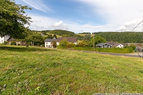 Eck-Baugrundstck mit Blick in die Eifel-Wlder: Leben in Wimbach bei Adenau