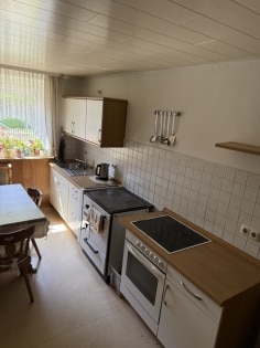 Ehemaliges Bauernhaus mit Garage, Scheunen und Innenhof in der Vulkaneifel