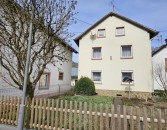 Ehemaliges Bauernhaus mit Garage, Scheunen und Innenhof in der Vulkaneifel