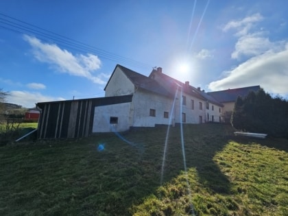 Ehemaliges Bauernhaus mit angrenzender Weide- und Baufl�che in ruhiger, l�ndlicher Lage